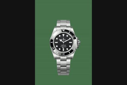 Rolex Submariner Oystersteel 124060 official product photograph
